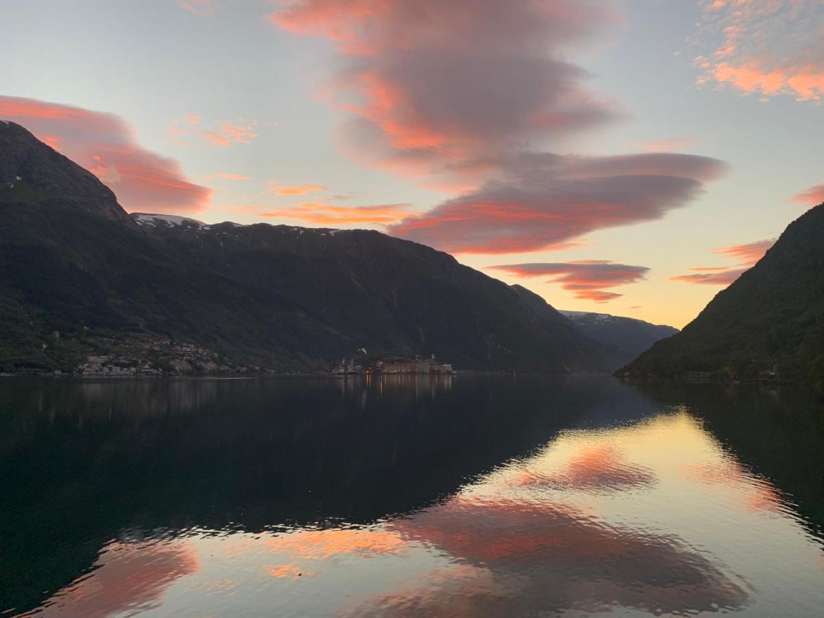 Trolltunga Fjordview Aparthotel Odda Exteriör bild